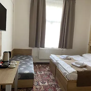 Centre 3*, Prag Çek Cumhuriyeti